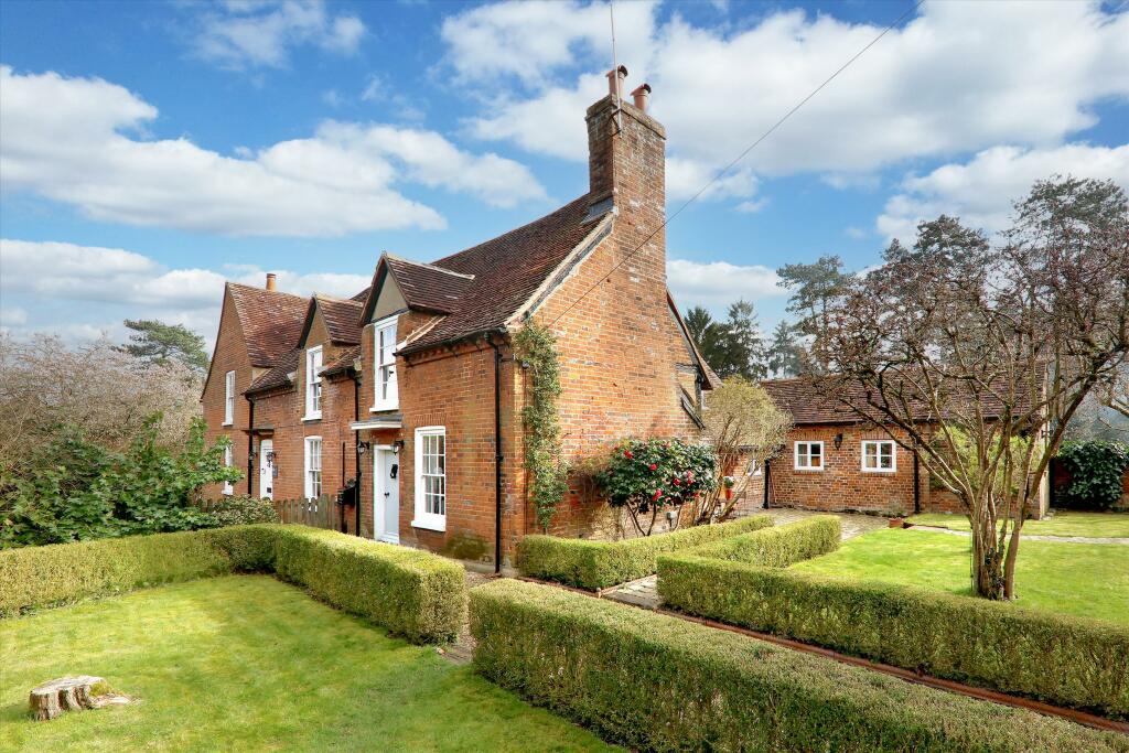 3 bedroom semidetached house for sale in Britwell Gardens, Burnham, SL1