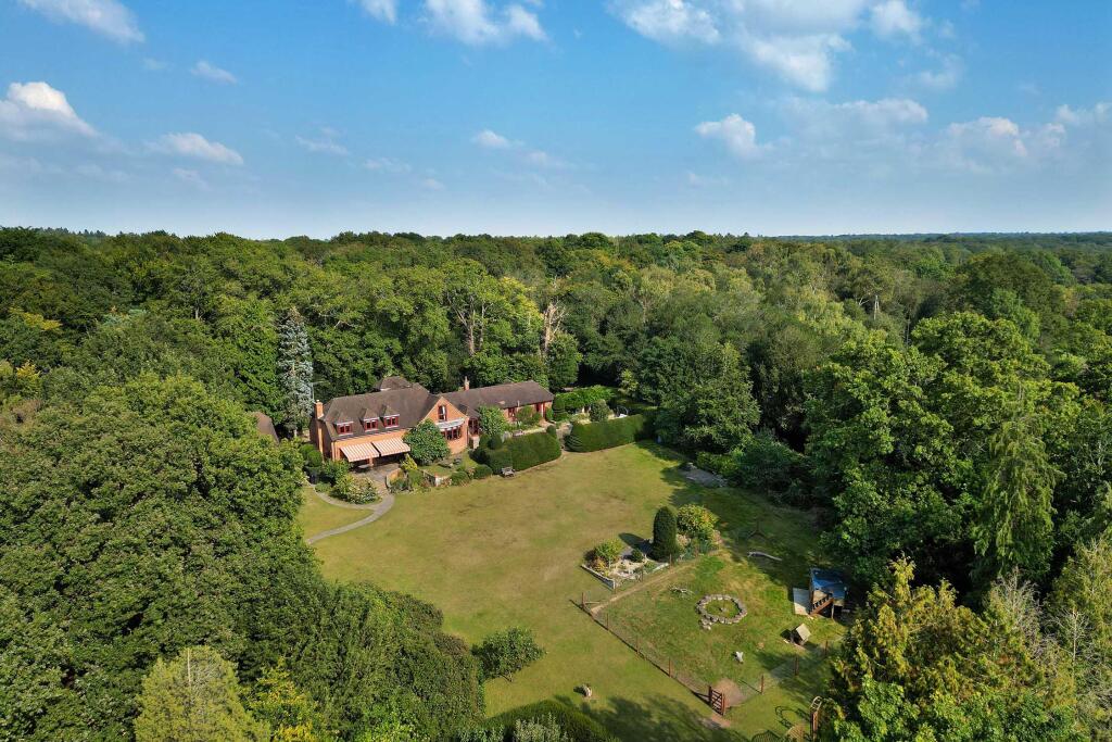 Main image of property: Horseshoe Hill, Littleworth Common, Burnham, Buckinghamshire, SL1 8QE
