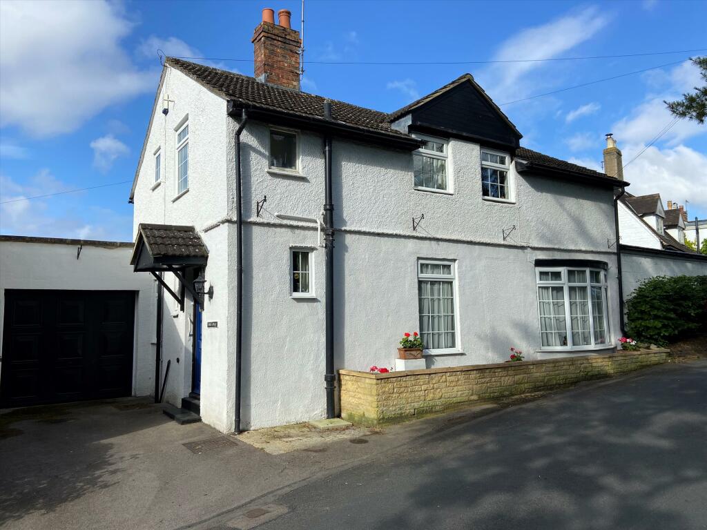 4 bedroom detached house for sale in School Lane, Southam, Cheltenham