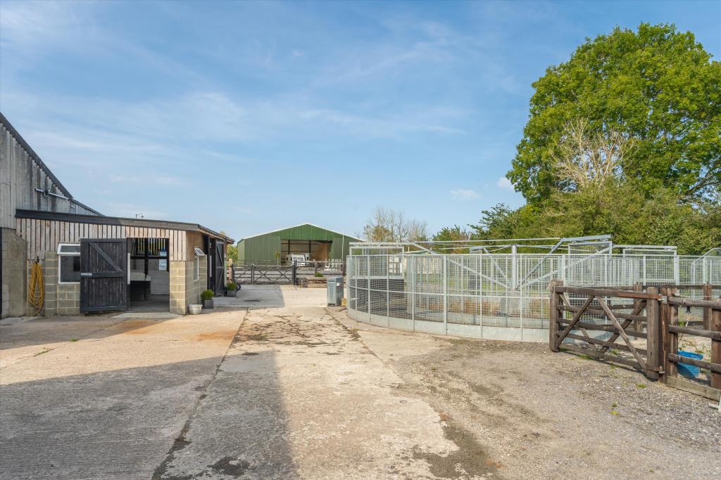 4 bedroom farm house for sale in Ashton Road, Malmesbury