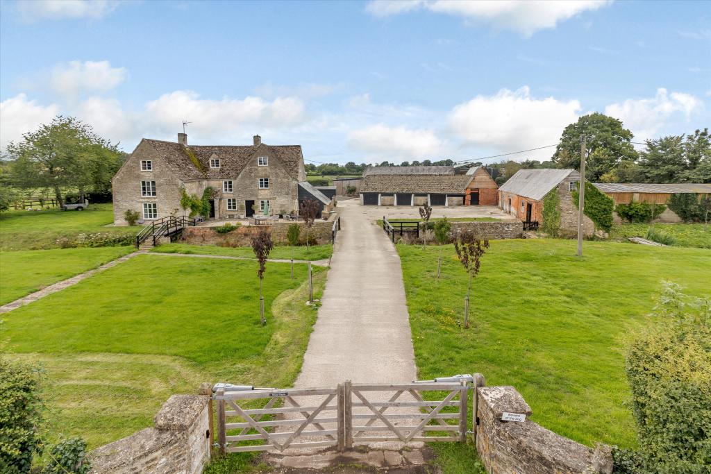 4 bedroom farm house for sale in Ashton Road, Malmesbury