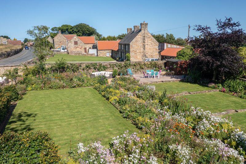 6 bedroom detached house for sale in Aislaby, Whitby, YO21