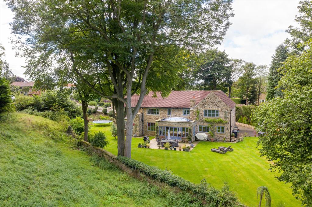 6 bedroom detached house for sale in Farnham, Knaresborough, North