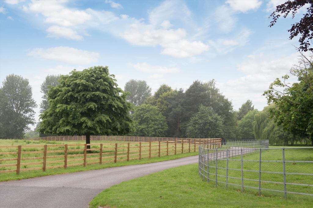 5 bedroom detached house for sale in Heaton Park, Boroughbridge, North