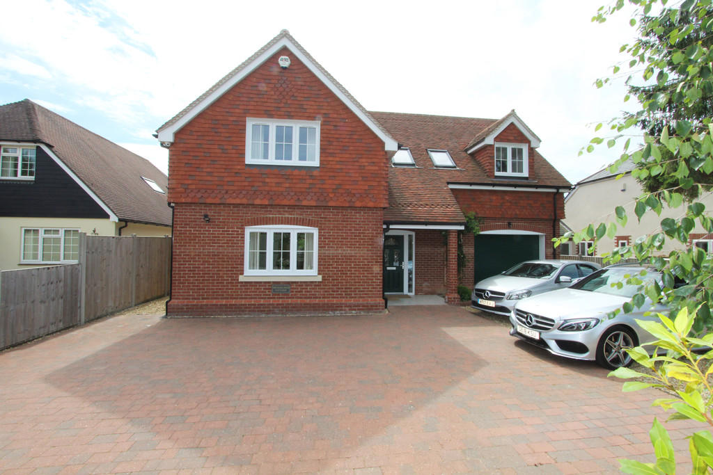4 bedroom detached house for sale in Vicarage Lane, Swanmore, SO32