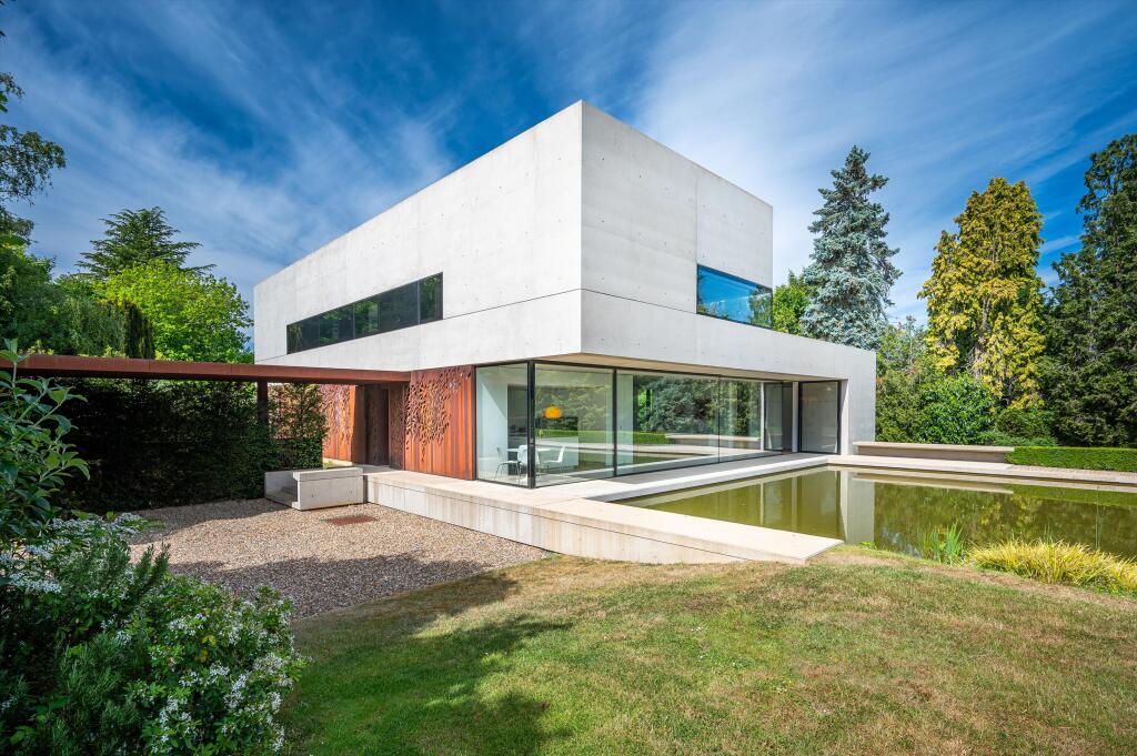 Main image of property: Ferry Lane, Mill End, Henley-On-Thames, Oxfordshire, RG9