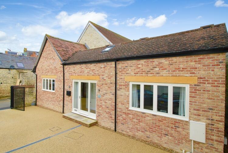 Main image of property: Chapel Street, Bicester