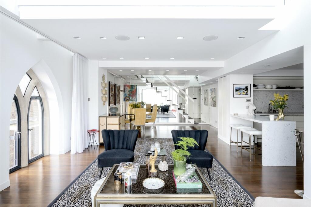 2 bedroom apartment for sale in Ledbury Road, Notting Hill, W11