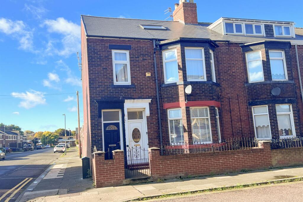 2 bedroom flat for sale in Talbot Road, South Shields, NE34
