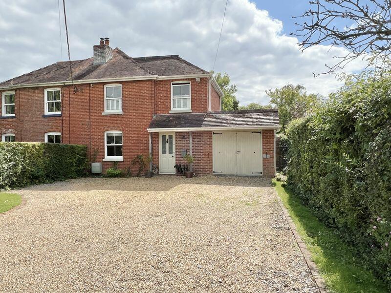 4 bedroom semidetached house for sale in Swanmore, SO32