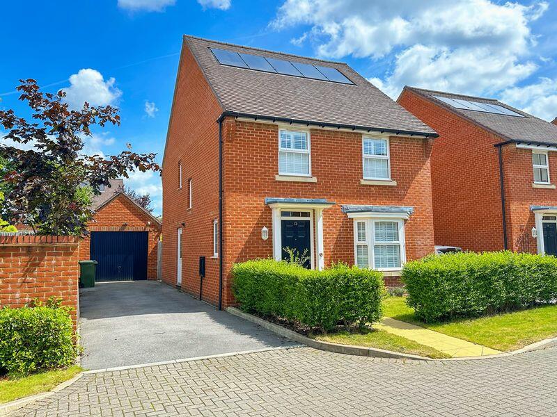 4 bedroom detached house for sale in Holywell Close, Swanmore, SO32