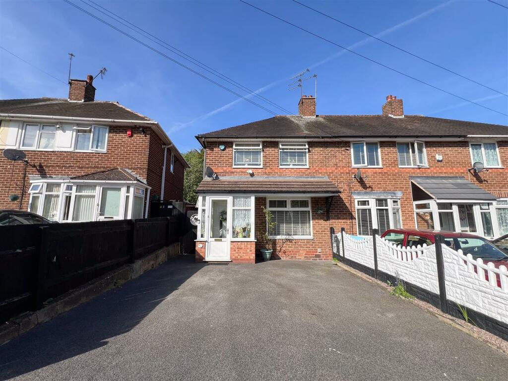 3 bedroom end of terrace house for sale in North Roundhay, Birmingham, B33