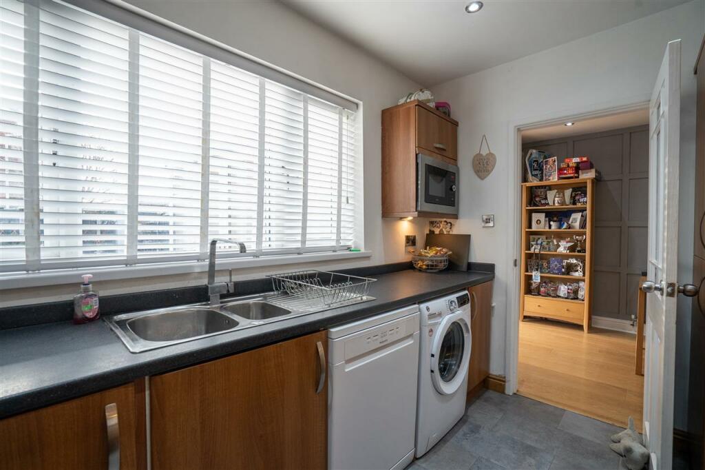 Additional property image - Willow Close, Tamworth