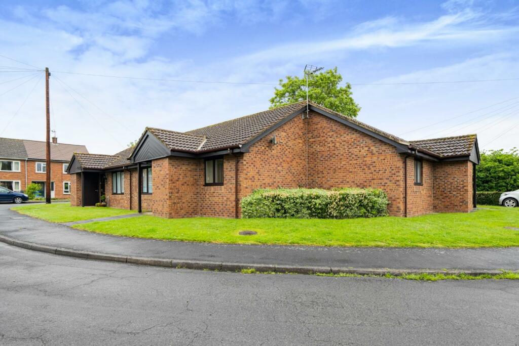 2 bedroom bungalow for sale in Vicarage Close, Bubwith, Selby, YO8
