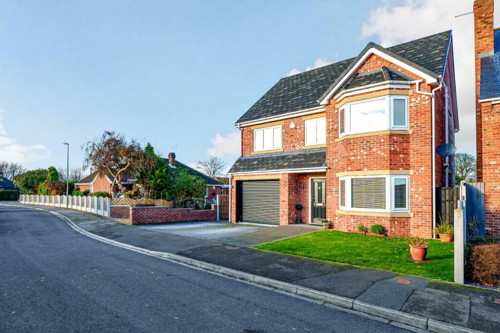 5 bedroom detached house for sale in Gateforth Court, Hambleton, Selby, YO8