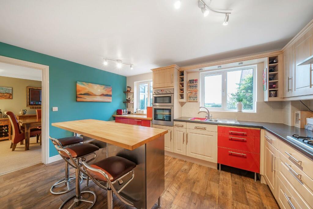 4 bedroom detached house for sale in Kaye Drive, Osgodby, Selby, YO8