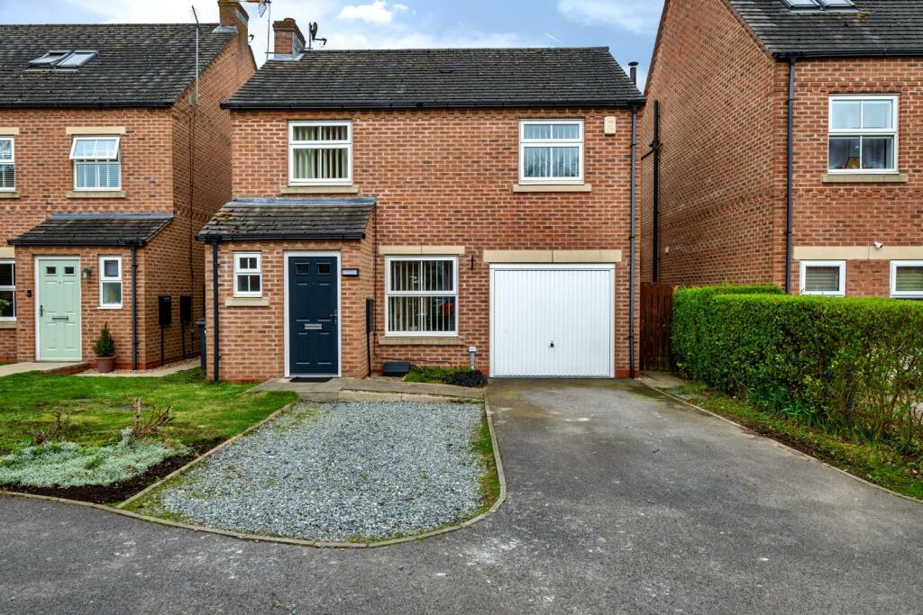 3 bedroom detached house for sale in The Laurels, Barlby, Selby, YO8