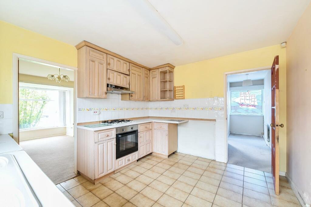 3 bedroom detached bungalow for sale in Croft Road, Camblesforth, Selby