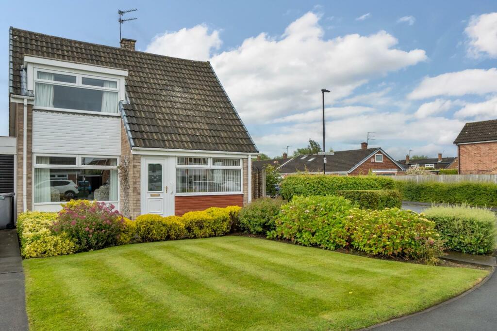 3 bedroom semidetached house for sale in Moorcroft Road, York, YO24