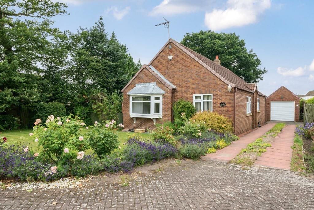 3 bedroom detached bungalow for sale in Kings Close, Barlby, Selby, YO8
