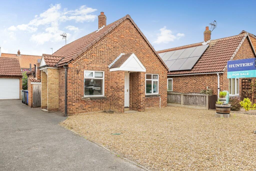 2 bedroom detached bungalow for sale in Tate Close, Wistow, Selby, YO8