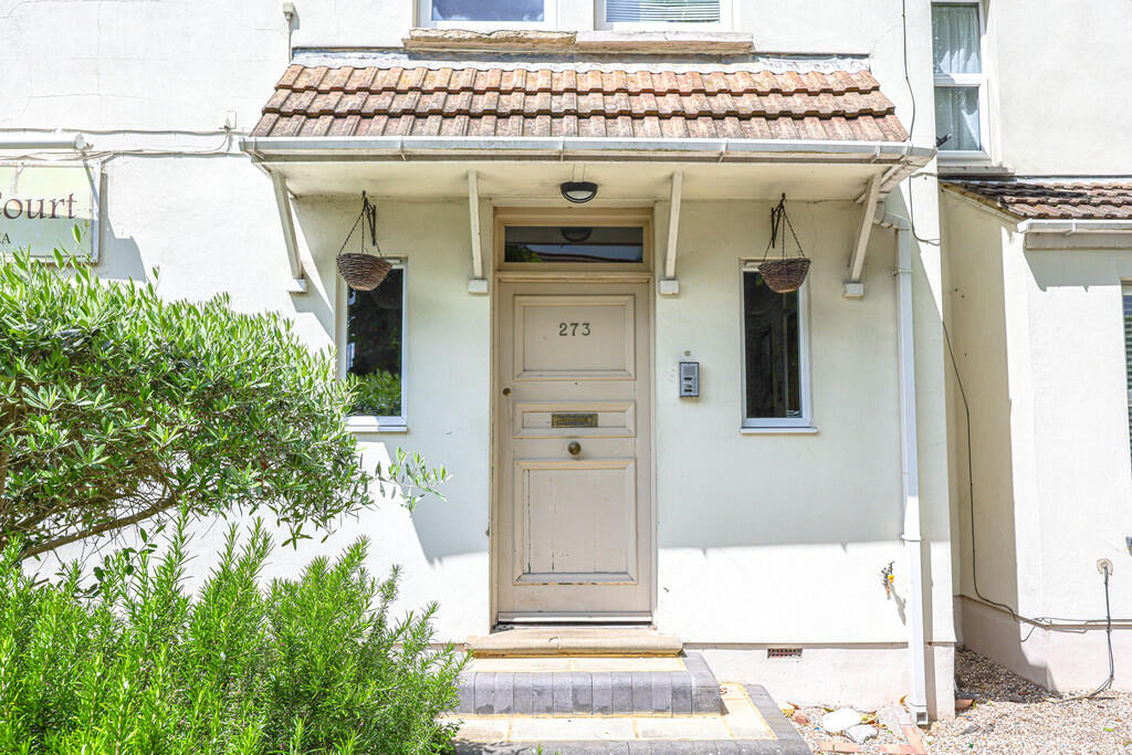 2 bedroom apartment for sale in Balmoral Court, London Road, Westcliffonsea, SS0