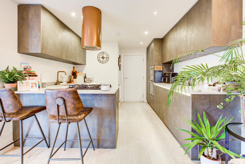 Main image of property: London Road, Leigh-on-sea, SS9