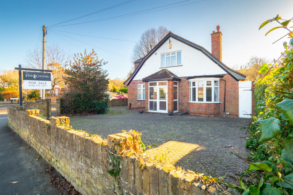 3 bedroom bungalow for sale in Cheam Road, Cheam, Sutton, SM1