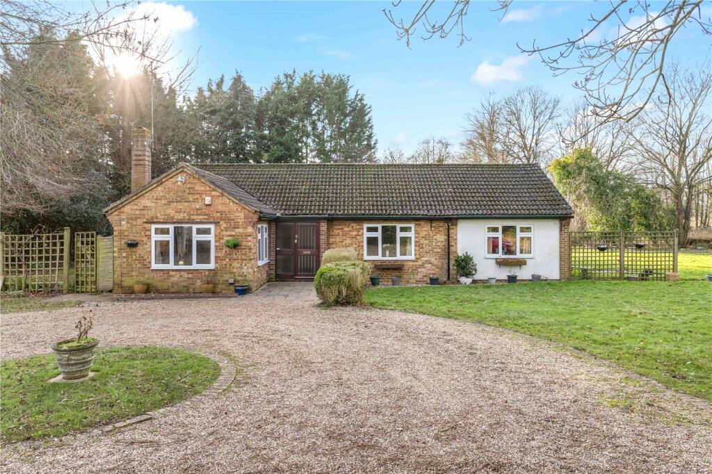 3 bedroom bungalow for sale in Pig Lane, Stortford