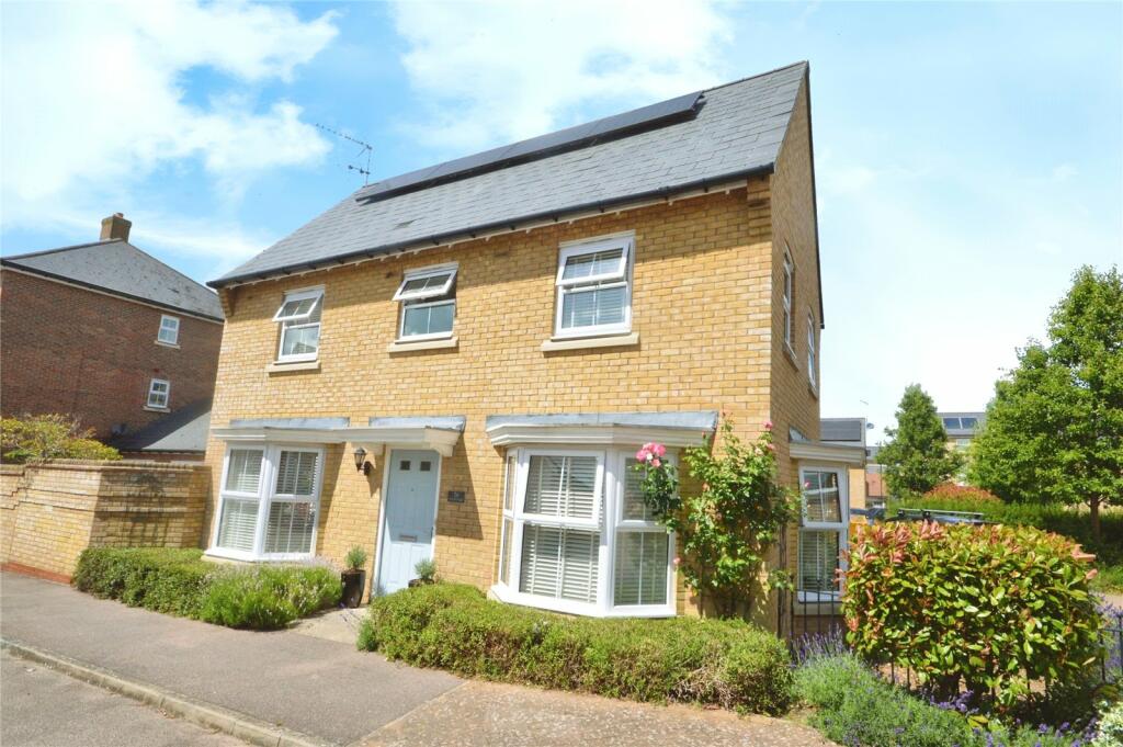 3 bedroom semidetached house for sale in Newell Road, Stansted