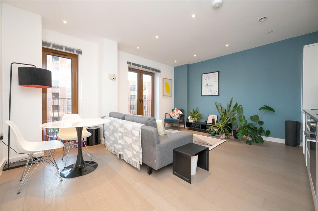 Additional property image - Flat 21, Ziggurat House, 25 Grosvenor Road, St. Albans, Hertfordshire