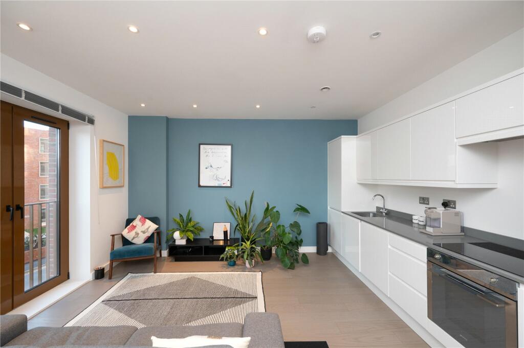 Additional property image - Flat 21, Ziggurat House, 25 Grosvenor Road, St. Albans, Hertfordshire