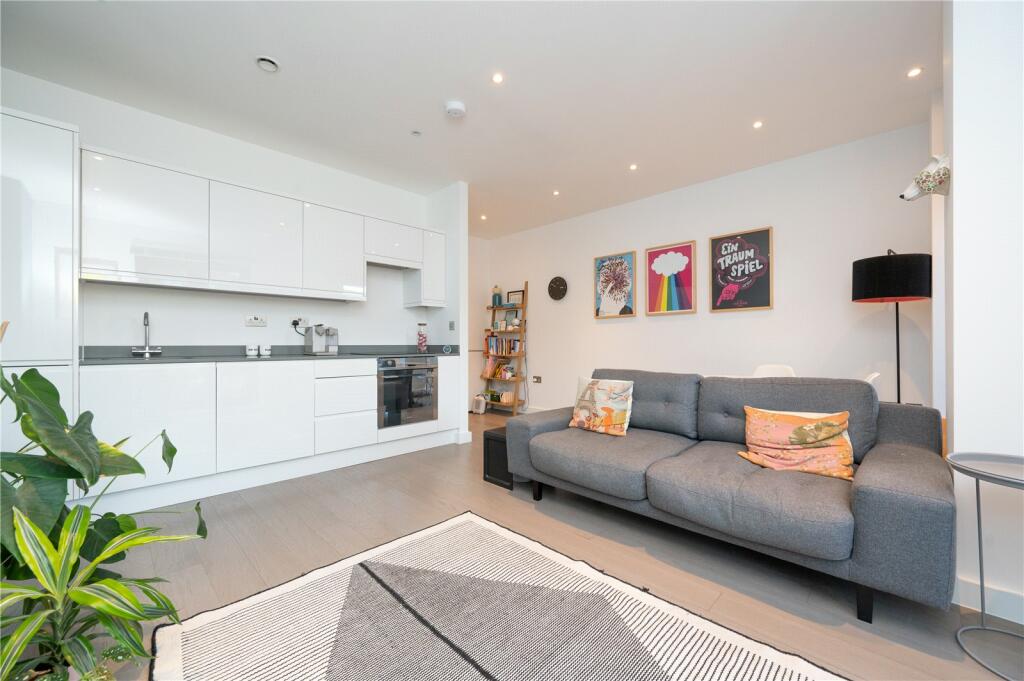 Additional property image - Flat 21, Ziggurat House, 25 Grosvenor Road, St. Albans, Hertfordshire
