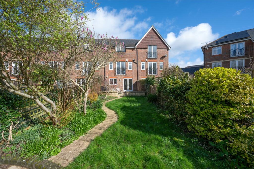 3 bedroom terraced house for rent in Minister Court, Frogmore, St. Albans, Hertfordshire, AL2