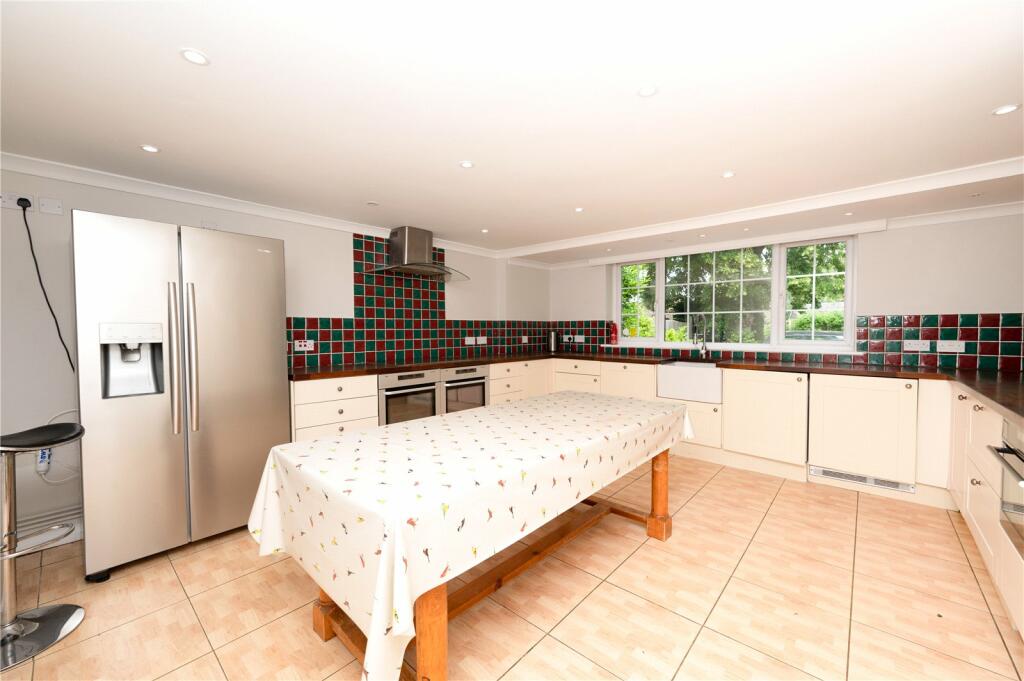 4 bedroom detached house for rent in The Uplands, Bricket Wood, St. Albans, Hertfordshire, AL2