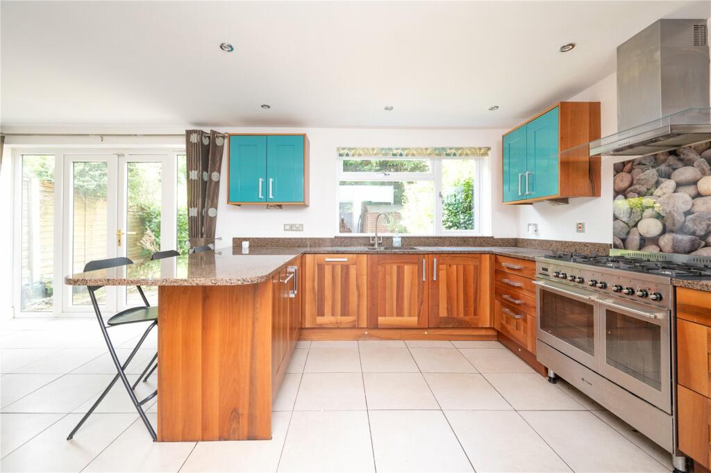 Additional property image - Maplefield, Park Street, St. Albans, Hertfordshire