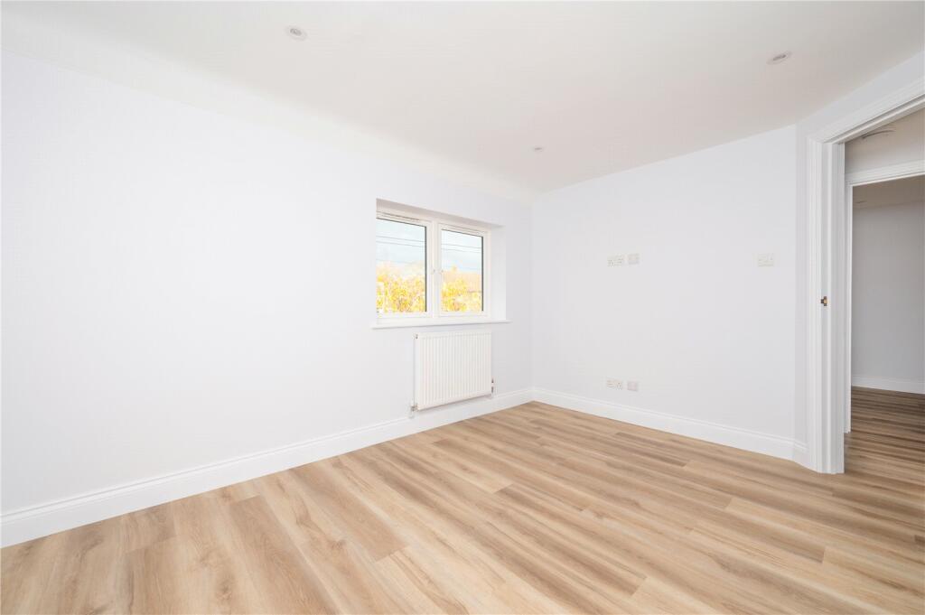 Additional property image - Woollam Crescent, St. Albans, Hertfordshire