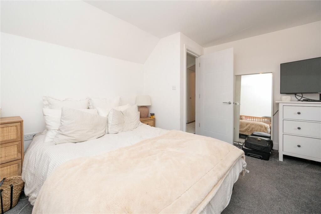 Additional property image - Frogmore, St. Albans, Hertfordshire