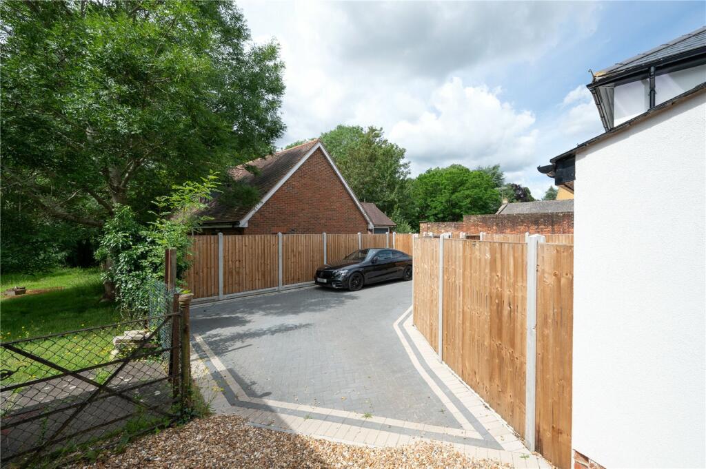 Additional property image - Frogmore, St. Albans, Hertfordshire