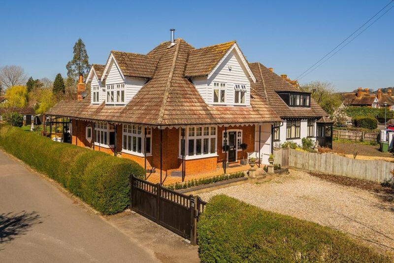 5 bedroom detached house for sale in Bourne EndAbbotsbrook, SL8