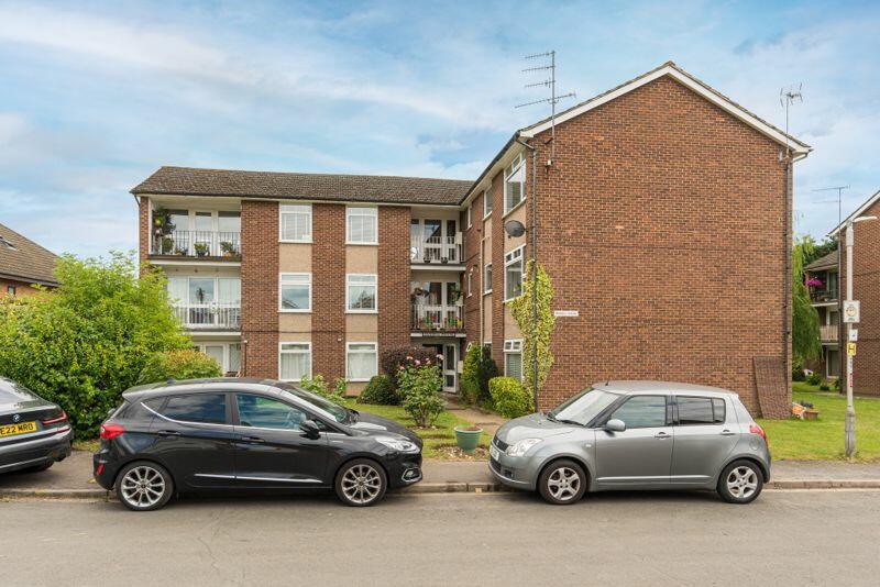 2 bedroom apartment for sale in Cressington Place, Bourne End, SL8