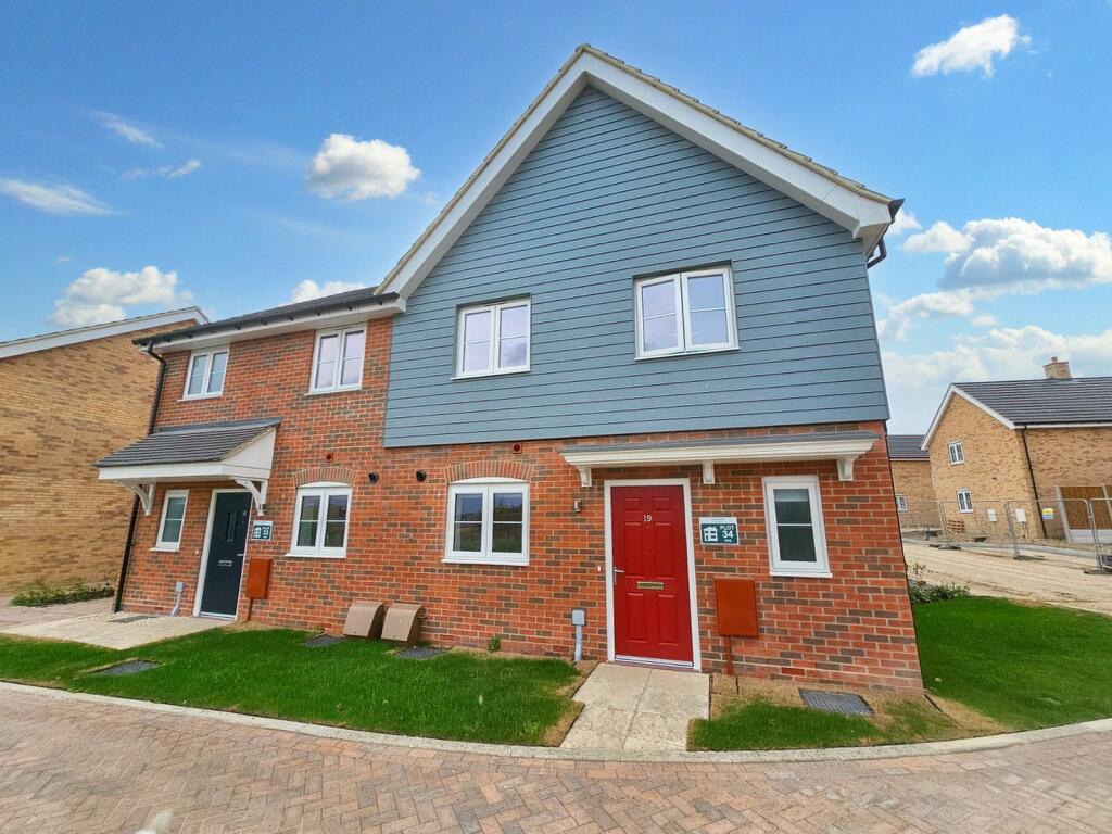 4 bedroom terraced house for rent in Ely Drive, Stortford