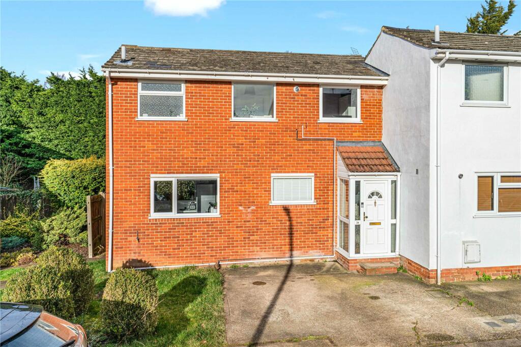 3 bedroom end of terrace house for sale in Rookery Close, Great
