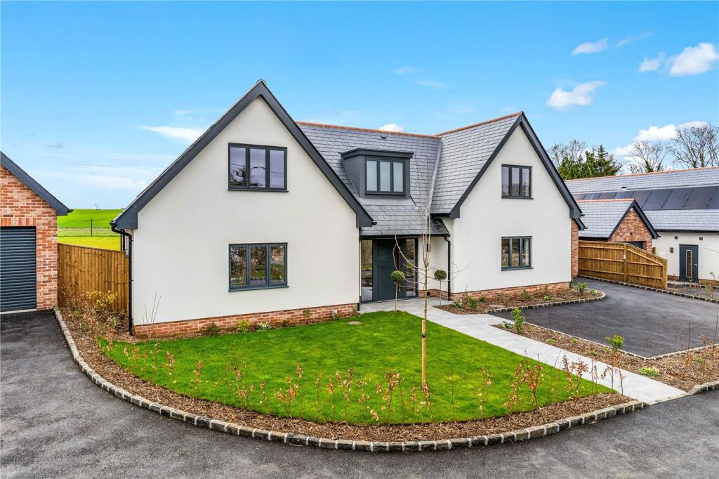 4 bedroom detached house for sale in Wicken Road, Clavering, Nr Saffron