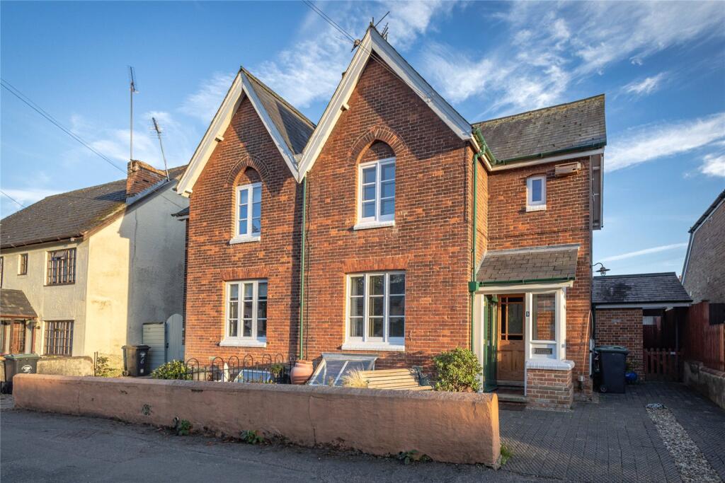 Main image of property: Farmadine Grove, Saffron Walden, Essex, CB11