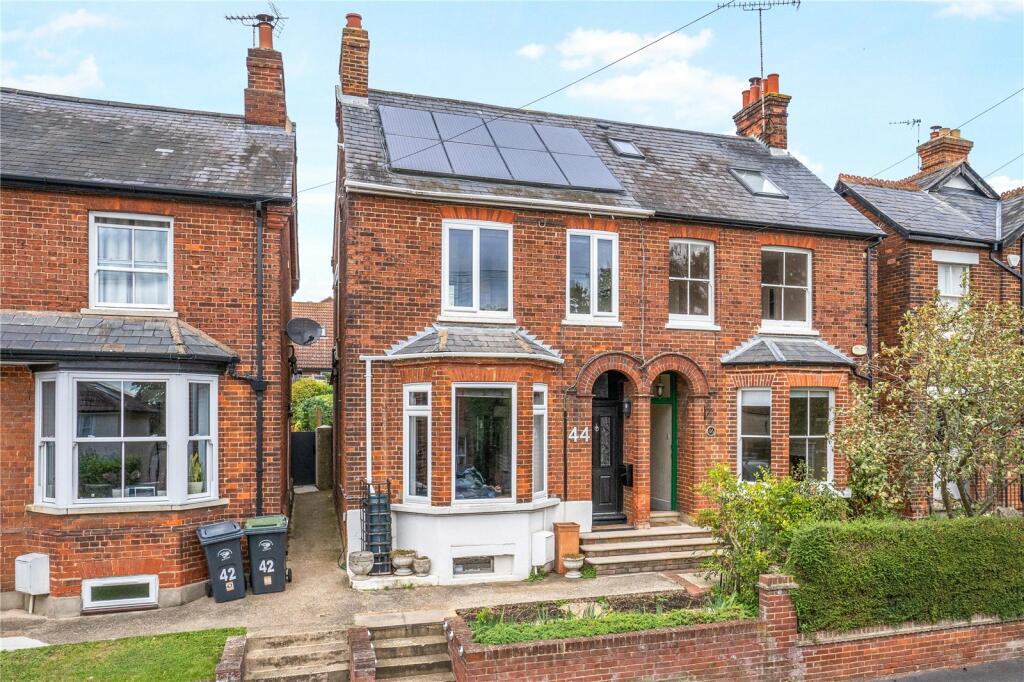 3 bedroom semidetached house for sale in Ashdon Road, Saffron Walden, Essex, CB10