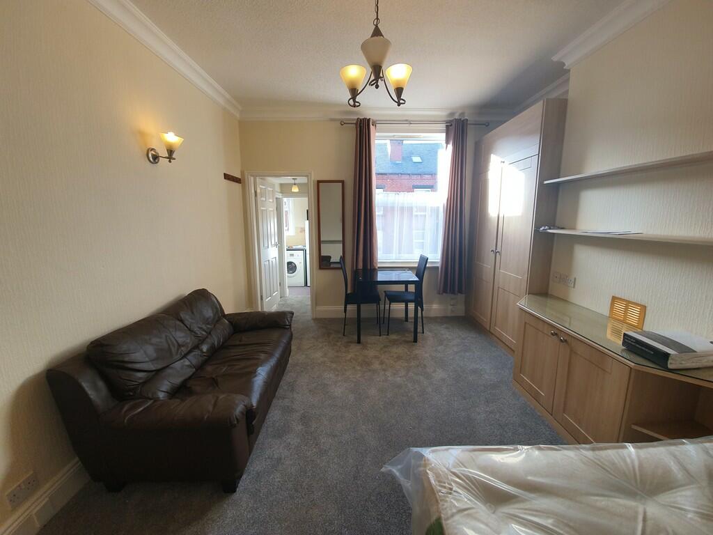 Studio flat for rent in Park Mount, Kirkstall, LS5