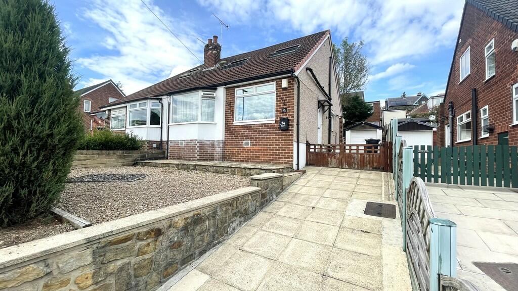 3 bedroom semidetached bungalow for sale in Newlay Wood Crescent