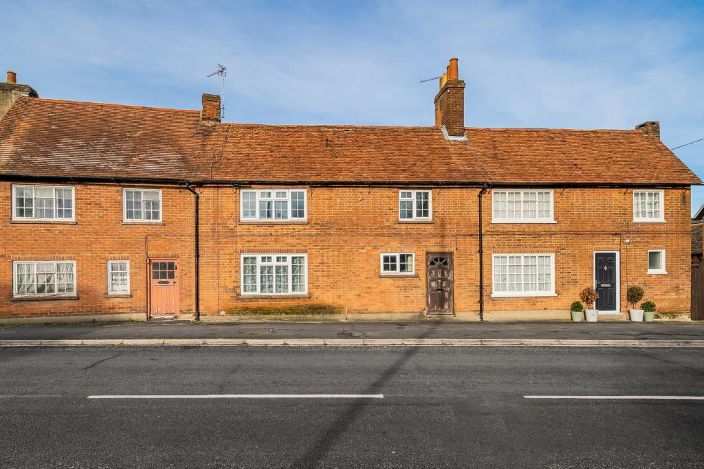 3 bedroom cottage for sale in Farnham Road, Odiham, Hook, RG29