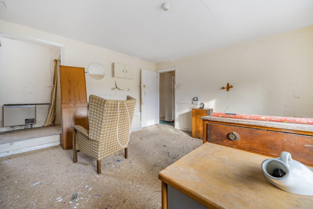 3 bedroom cottage for sale in Farnham Road, Odiham, Hook, RG29